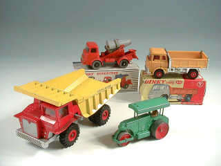 Lot 591 - DINKY TOYS (GB) (4)