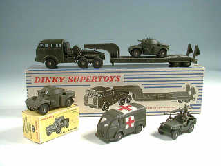 Lot 837 - DINKY TOYS FRANCE (5)