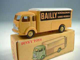 Lot 867 - DINKY TOYS FRANCE (1)