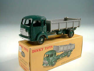 Lot 842 - DINKY TOYS (FRANCE) (1)