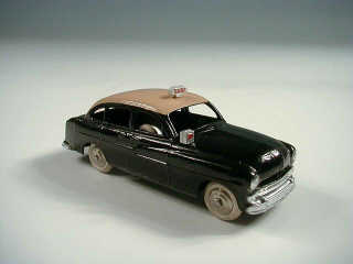 Lot 332 - DINKY TOYS FRANCE (1)