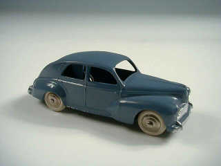 Lot 326 - DINKY TOYS FRANCE (1)