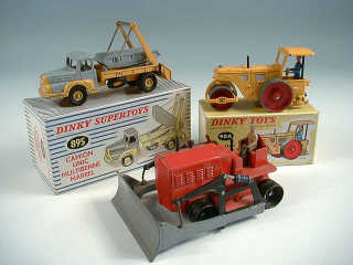 Lot 857 - DINKY TOYS (FRANCE) (3)