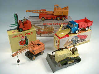 Lot 816 - DINKY TOYS (GB) (5)