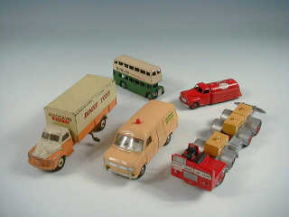 Lot 818 - DINKY TOYS GB (5)