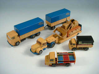 Lot 479 - DIVERS (5)