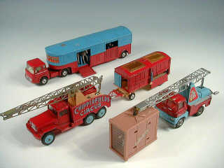 Lot 520 - CORGI TOYS (GB) (4)