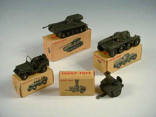 Lot 833 - DINKY TOYS FRANCE (4)