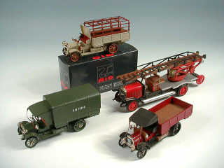 Lot 492 - DIVERS (4)