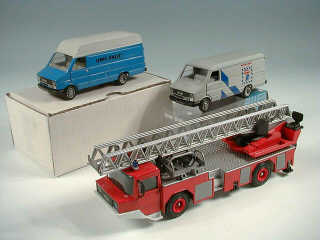 Lot 488 - DIVERS (3)