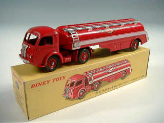 Lot 854 - DINKY TOYS (FRANCE) (1)