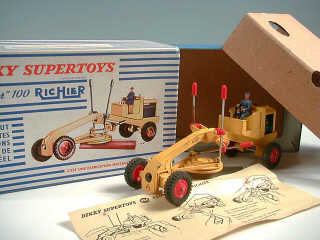 Lot 859 - DINKY TOYS FRANCE (1)