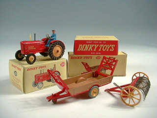 Lot 577 - DINKY TOYS (GB) (3)