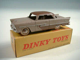 Lot 471 - DINKY TOYS (FRANCE) (1)