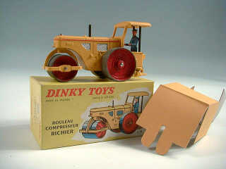 Lot 860 - DINKY TOYS FRANCE (1)
