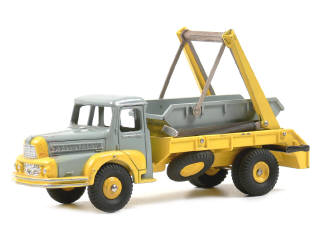 Lot 318 - DINKY TOYS (FRANCE) (1)