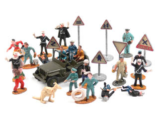 Lot 410 - DINKY TOYS (FRANCE) (28)