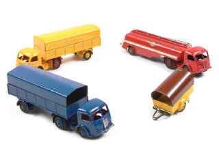 Lot 392 - DINKY TOYS (FRANCE) (4)