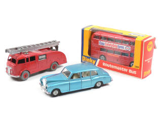 Lot 430 - DINKY TOYS (GB) (3)