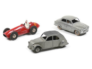 Lot 367 - DINKY TOYS (FRANCE) (3)