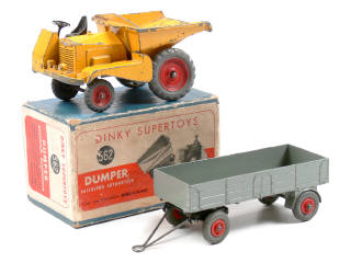 Lot 424 - DINKY TOYS (GB) (2)