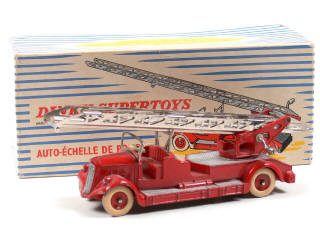 Lot 323 - DINKY TOYS (FRANCE) (1)