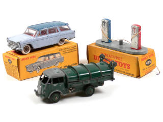Lot 383 - DINKY TOYS (FRANCE) (3)