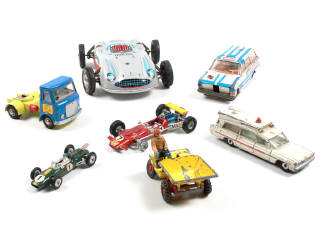 Lot 260 - DIVERS (7)