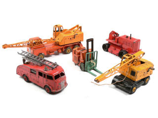 Lot 442 - DINKY TOYS (GB) (5)