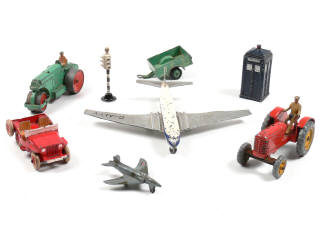 Lot 443 - DINKY TOYS (GB) (8)
