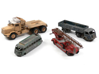 Lot 404 - DINKY TOYS (FRANCE) (4)