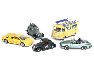 Lot 173 - DIVERS (5)