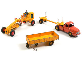 Lot 196 - DINKY TOYS (FRANCE) (3)