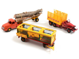 Lot 195 - DINKY TOYS (FRANCE) (3)