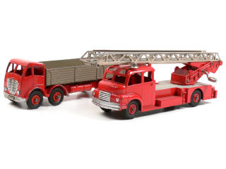 Lot 232 - DINKY TOYS (GB) (2)