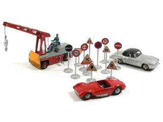Lot 185 - DINKY TOYS (FRANCE) (15)