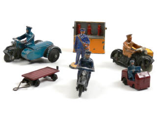 Lot 254 - DINKY TOYS (GB) (6)