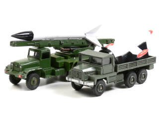 Lot 231 - DINKY TOYS (GB) (2)