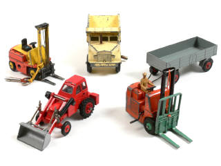 Lot 250 - DINKY TOYS (GB) (5)
