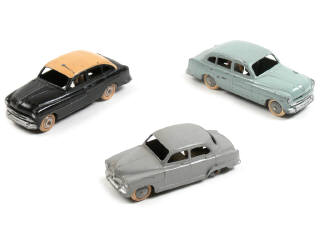 Lot 207 - DINKY TOYS (FRANCE) (3)