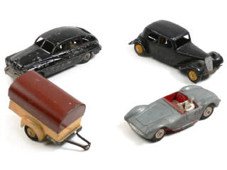 Lot 215 - DINKY TOYS (FRANCE) (4)