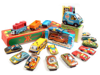 Lot 329 - DIVERS (18)