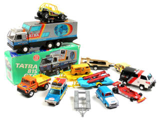 Lot 326 - DIVERS (16)