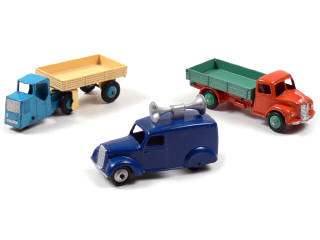 Lot 665 - DINKY TOYS (GB) (3)