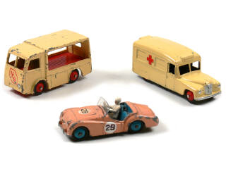 Lot 666 - DINKY TOYS (GB) (3)