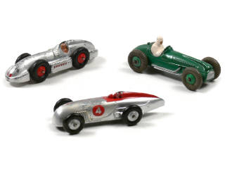Lot 656 - DINKY TOYS (GB) (3)