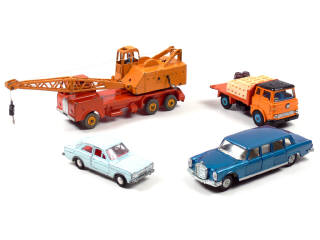Lot 686 - DINKY TOYS (GB) (4)
