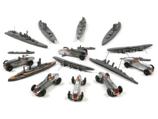 Lot 696 - DINKY TOYS (GB) (17)