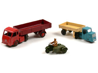 Lot 668 - DINKY TOYS (GB) (3)