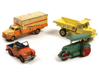Lot 687 - DINKY TOYS (GB) (4)